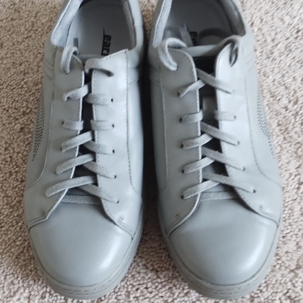Earth Origins gray and silver leather sneakers. 11M